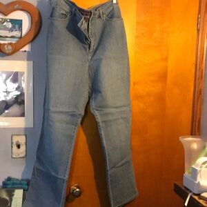 Amanda jeans by Gloria Vanderbilt